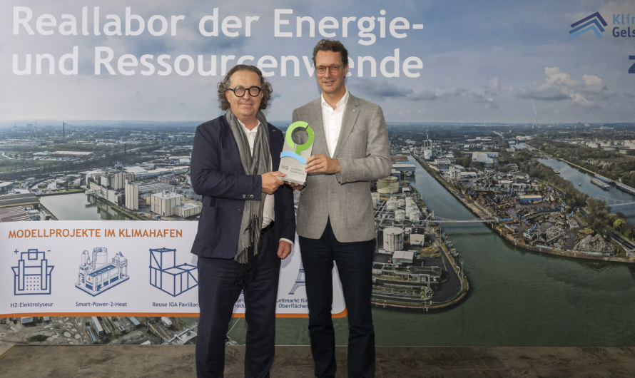 Lars Baumgürtel und Hendrik Wüst mit dem Deutschen Umweltpreis